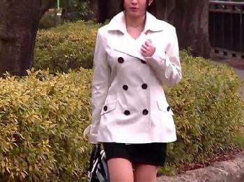 巫女さんのコスプレしたオナニー中毒の美少女とハメ撮り!!