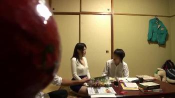 友人の人妻が大人の魅力で童貞たぶらかして筆おろし？!!