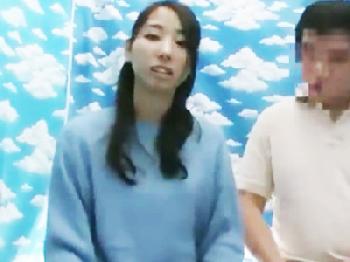 素股で興奮して暴走した父が娘の股間の穴にコンドーム未装着で孕ませ射精