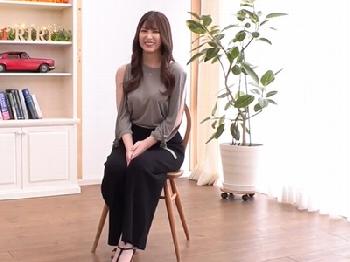 ラーメン屋で隣に座った爆乳女性会社員に痴女られて以来彼女のオナペット彼氏に