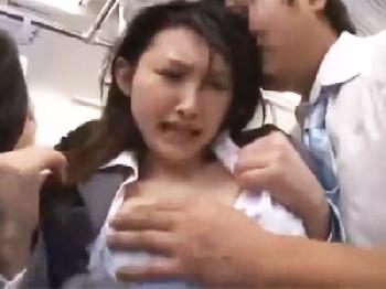 通勤車内でハーフ顔の美女会社員凌辱して締まり最高女陰をハードピストンする