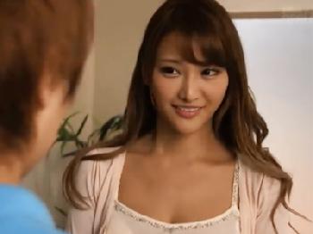 妹の彼氏に色仕掛けして強引に逆寝取られSEXに持ち込む巨乳の猥褻姉