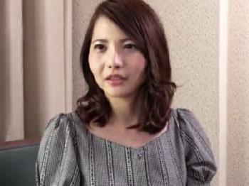 色気がムンムン漂うお淑やか系の若妻と寝取られハメ撮り膣内射精!!