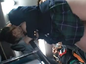 巨乳の美少女女子校生が電車内で痴漢男に遠慮なく挿入され否応なく絶頂地獄