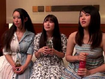 ガチ素人3人組をナンパ!!不安がる素人たちを1人ずつにして思う存分SEXハメ撮り成功W