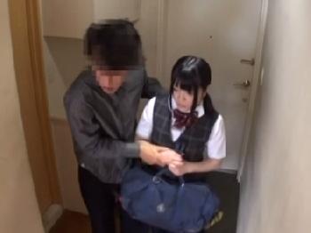 女子校生なり立ての童顔女子を拉致監禁→拘束し玩具責めからのペニス挿入で調教開始