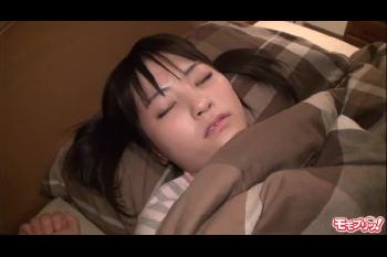 陰毛がない妹が寝てる間に密かにペニス擦りつける変態兄