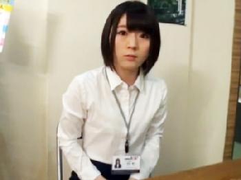 美少女性会社員が拘束されておもちゃでイきまくったあとに素人男性を実技面接W