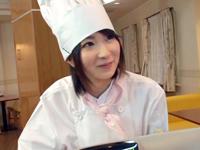 童顔のパティシエ従業員に太マラ店長が迫って店内性行為!!