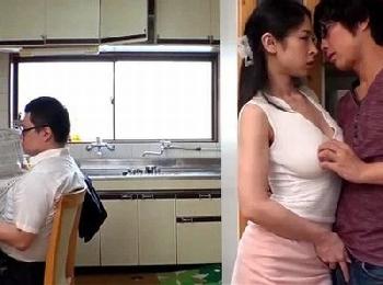 綺麗な主婦と息子の禁断の近親性交渉!!息子の朝勃ちにムラっと興奮して夫の目を盗んで性行為する