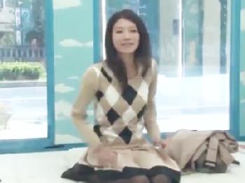 モデルとして呼ばれた素人人妻がマジックミラー号でコスプレ性交撮影