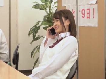 授業中に電話してる舐めてる女子校生に便所でお仕置き