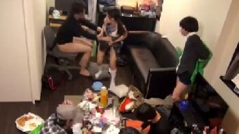 何でもシェアする最近の若者は自分の彼女もシェアする