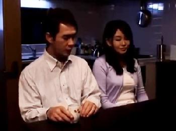 性的欲望が爆発寸前な美貌の人妻が強引にペニス挿入されて快楽に抗えずそのまま全力の性交