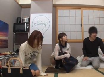 兄の一人暮らしの家にきた2人の妹と夜な夜な熱々な3P近親性交渉へ