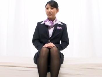 清楚系の尻軽キャビンアテンダントさんに高速騎乗位で精子を搾り取られる童貞