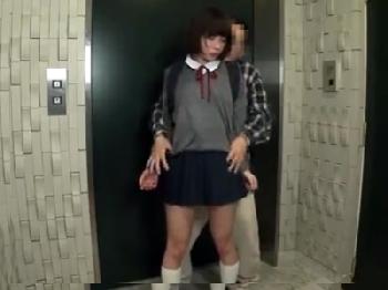 帰宅途中に変態親父に襲われて監禁調教を受ける女子校生