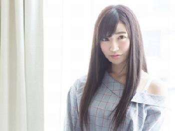 小動物のように喘ぐ黒髪ロングな清純系美少女に顔面射精ぶっかけ