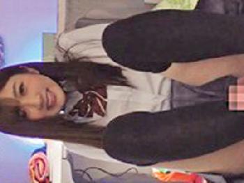 ニーハイ絶対領域の女子校生がマゾヒズム性癖の男を思いっきり淫語絶頂させ