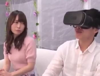 夫がエロVRを楽しんでいる間に隣で寝取られる妻W