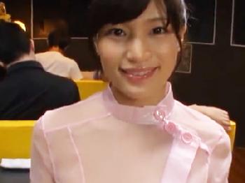 エロティックなドレスのとても綺麗なピンサロ嬢が巨乳丸出しで大量精子を口内性交で搾り取り