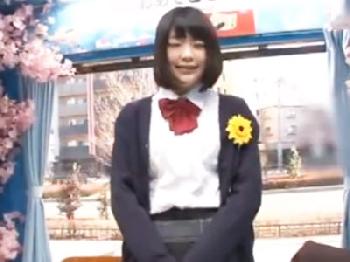 訪問者を自ら挑発して乳房射精セックスに持ち込む巨乳人妻