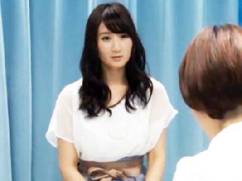 落ち着いた雰囲気の妊活中の人妻を無料マッサージと言葉巧みに騙して夫の代わりに精子を提供W