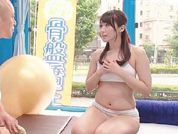 マジックミラー号でアナルをご開帳される産後まもない妻