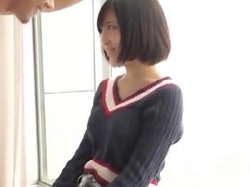 美乳なショートヘア美少女が乳首フル勃起させてホテルで性行為!!