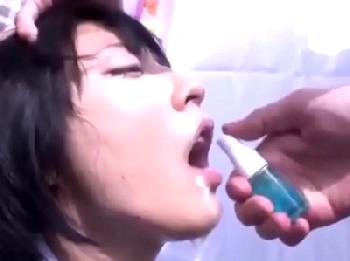 屋上でハーモニカの練習をしていたおとなしい女子校生を性奴隷化決定!!媚薬を含ませて少しずつ肉奴隷にW