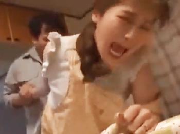 弱みを握った兄嫁へ膣内射精する義弟の非道徳的な寝取り強姦