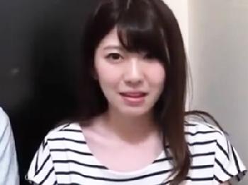 浮きブラで隣人に色仕掛けしてお口でご奉仕してあげるとても綺麗な淫らな人妻