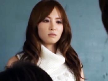 男子生徒のためにおめこもお尻も丸出しにして性指導するノーパン女教師