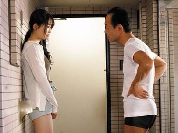 隣に住む気持ち悪い中年男に…恥ずかしくなるほど逝ってしまった女子大生