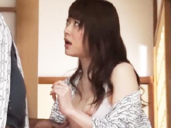 温泉宿で出会ったほろ酔いの人妻にいきなり巨根を曝け出して寝取る黒人W