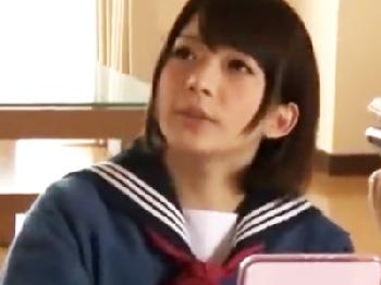 友人のチャーミングな妹の股間の穴をコタツの下で刺激→その気になって尺八ご奉仕してきたので密かにSEXして中出し発射