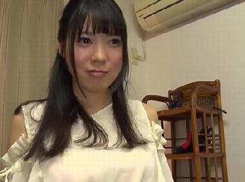 21歳まだ幼さが残るジムのインストラクター!!隠れ巨乳の童顔娘が赤面しながら乱交潮吹き