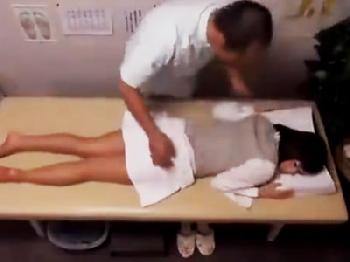 最初は嫌悪してた素人女性会社員がマッサージ師のペニスで無事施術完了!!