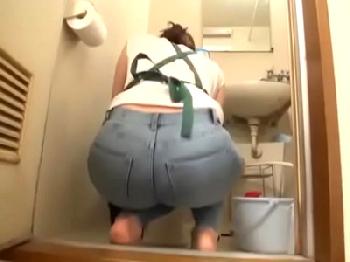 家事代行のデカ尻人妻にムラっと興奮がしてしまい暴走性交