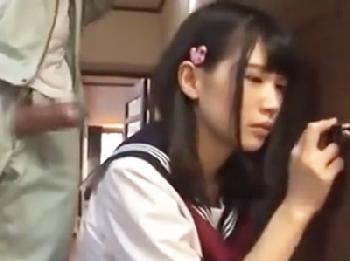 業者のオヤジが黒髪女子校生を婦女暴行!!強制イラマからのコンドーム未装着で孕ませ射精