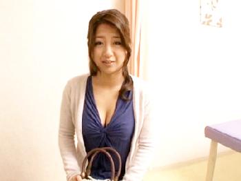 訳ありで凄く綺麗な人妻が淫語でご奉仕してくれる中出しソープ