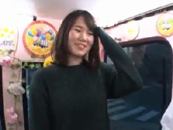 経済について学んでいる素人女子大生娘が強引挿入で強制アクメ