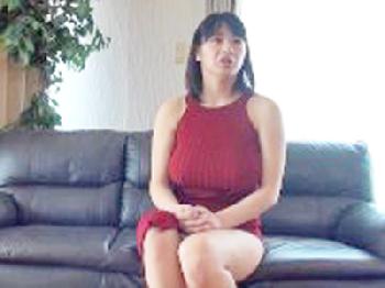 ムチッとした肉感的な女体の爆乳コスプレイヤーが巨根に跨り巨乳ぶるぶる甘く激しい交尾