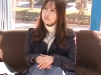 子種を欲しがる顔をしている巨乳素人に性的マッサージ