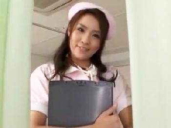 結婚式場で媚薬を盛られた人妻が理性を失う→カメラマンにペニス挿入される