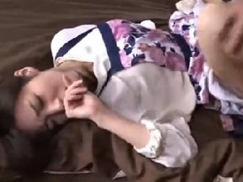 婦女暴行魔にハマッたとても綺麗な人妻が自ら積極的に挿入受け入れ!!