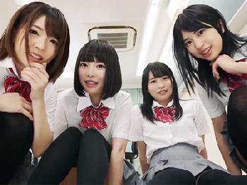 クラスで一番キュートなグループの女子たちに罵られながらペニスシゴかれてM豚昇天