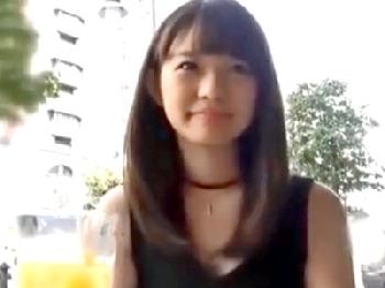 あどけなさの残る大学1年19歳のキュートな素人女子大生に野外でペニス差し出してみた結末