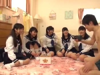 男の子が女子校生美少女に囲まれハーレム性交→辛抱できずに中出し発射