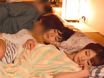 寝ている義理の娘姉妹を次々と夜這い性交
